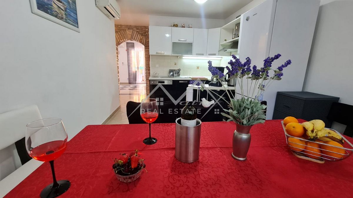Pula, vila s bazenom na idealni lokaciji