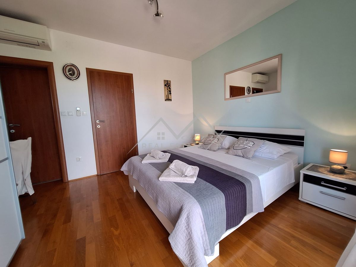 Pula, vila s bazenom na idealni lokaciji