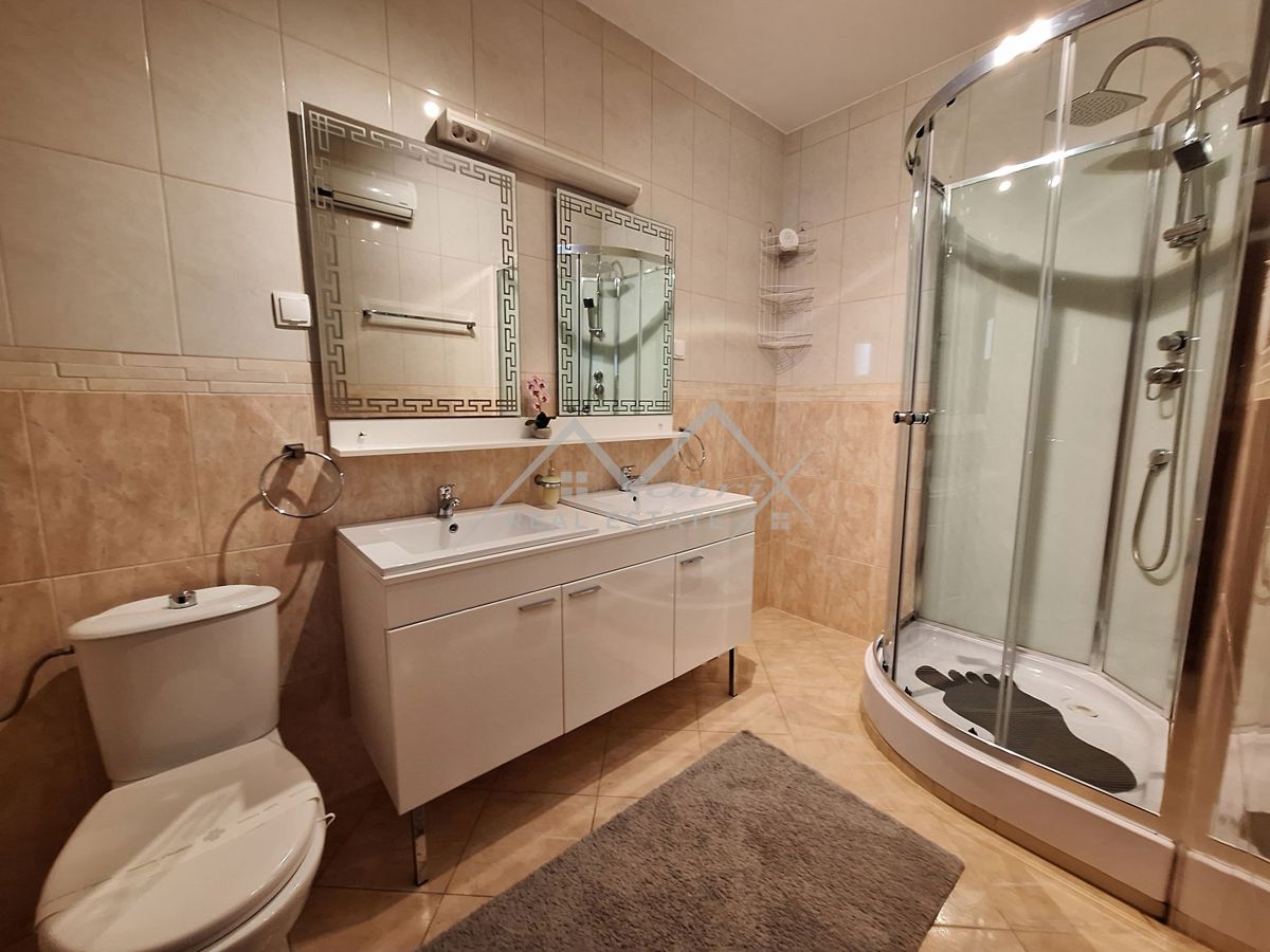 Pula, vila s bazenom na idealni lokaciji