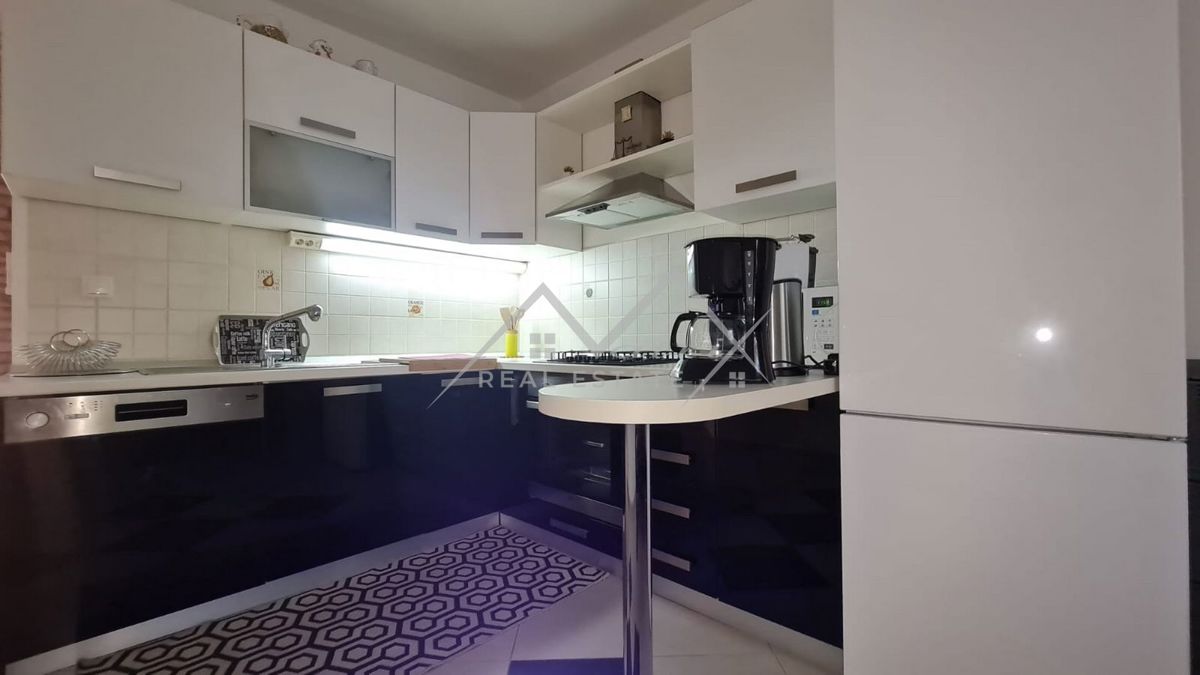Pula, vila s bazenom na idealni lokaciji