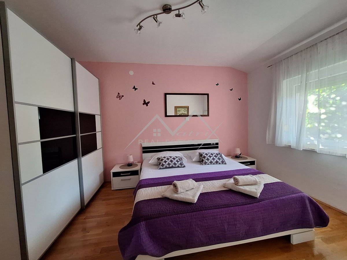Pula, vila s bazenom na idealni lokaciji