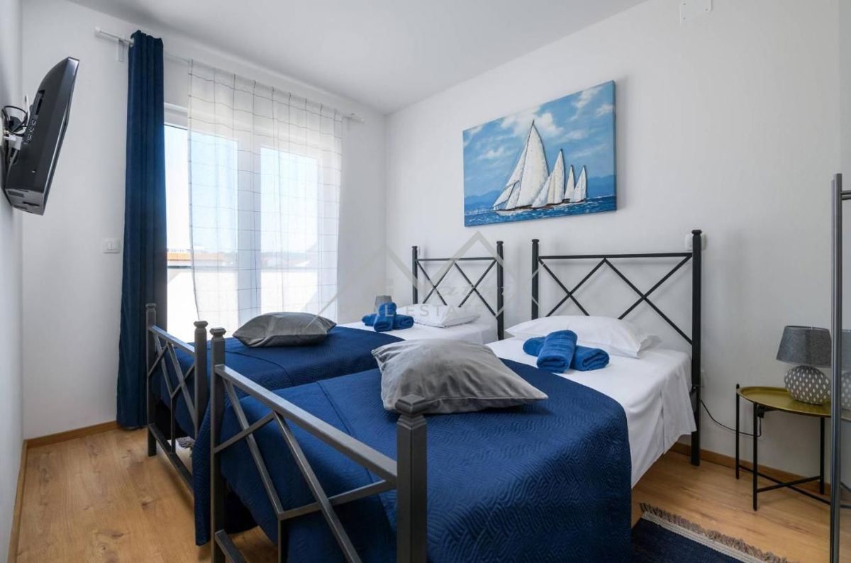Pula center, moderna vila s 4 stanovanji in strešno teraso