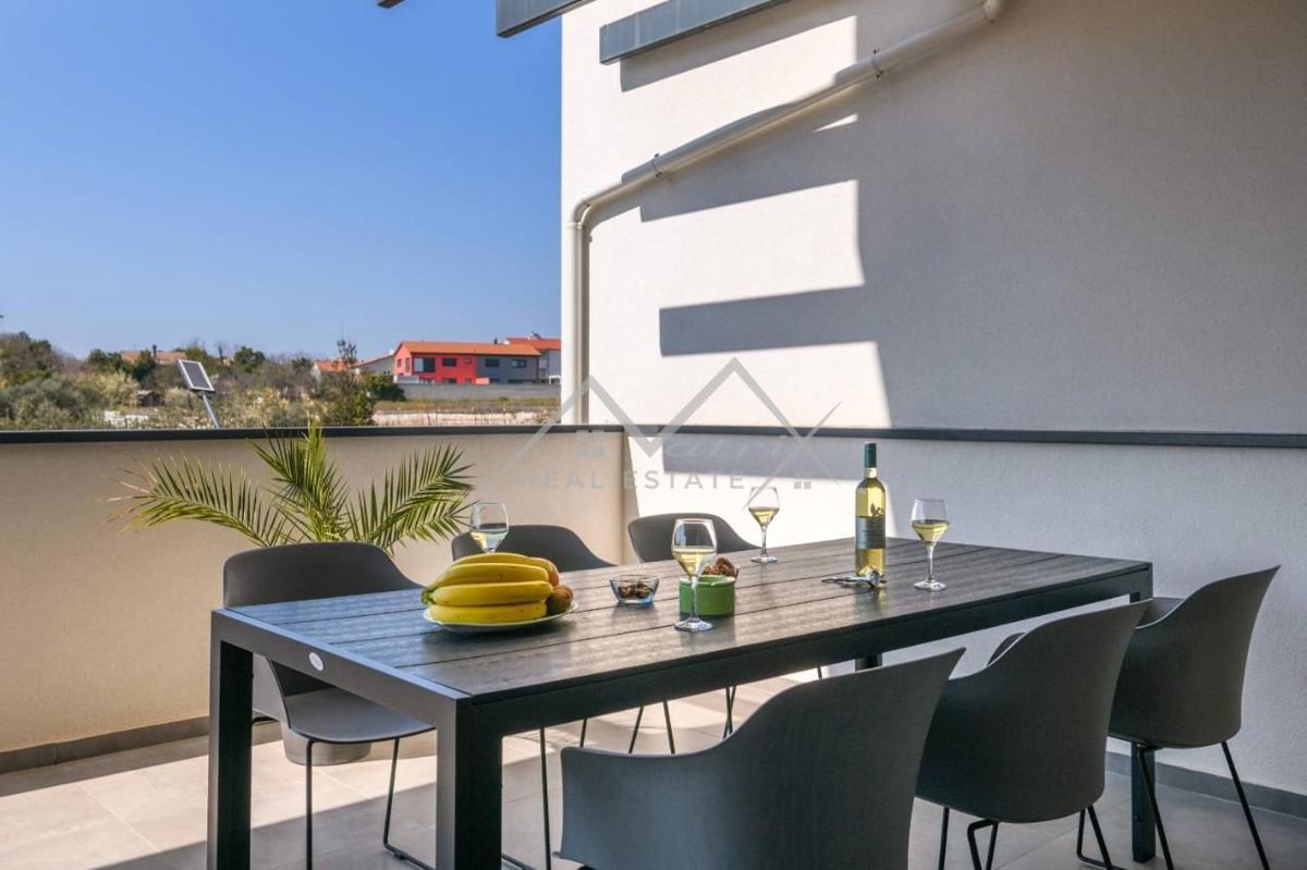 Pula center, moderna vila s 4 stanovanji in strešno teraso