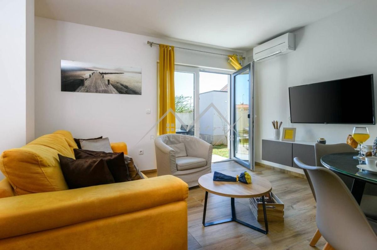 Pula center, moderna vila s 4 stanovanji in strešno teraso