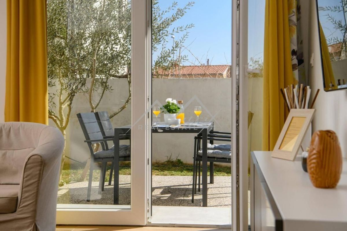Pula center, moderna vila s 4 stanovanji in strešno teraso