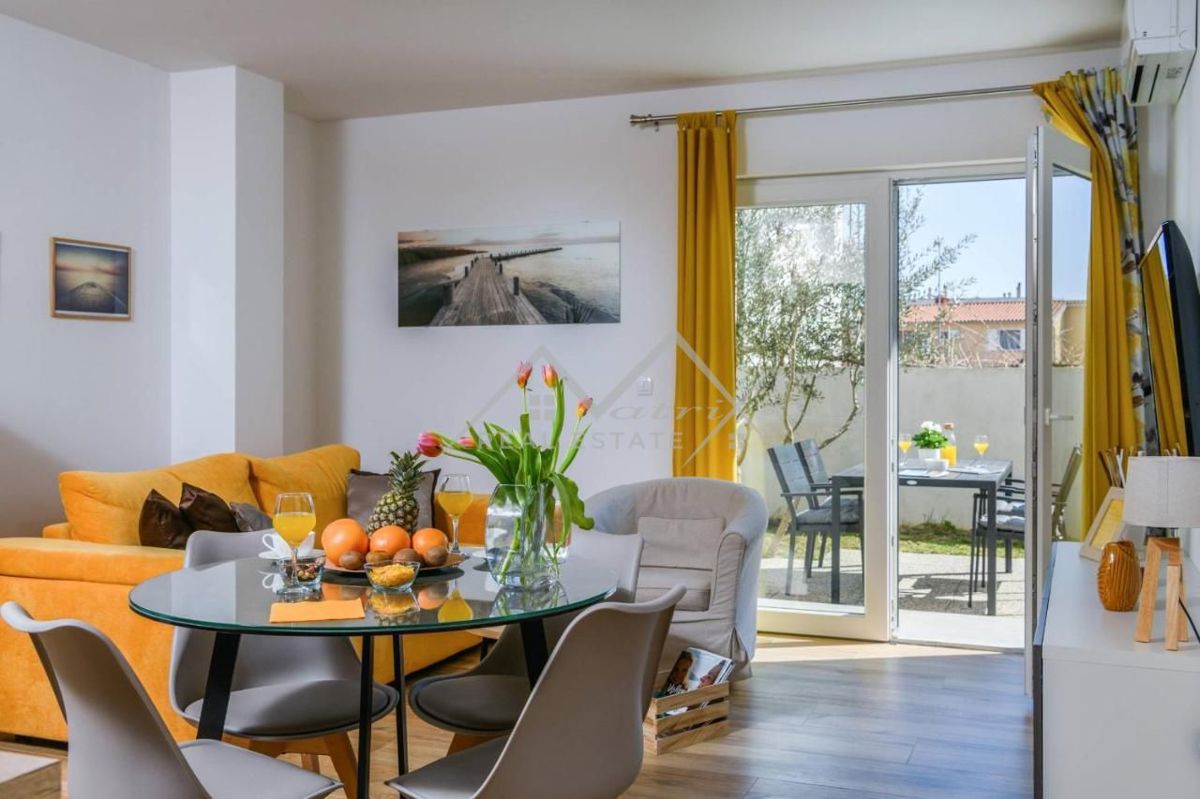 Pula center, moderna vila s 4 stanovanji in strešno teraso