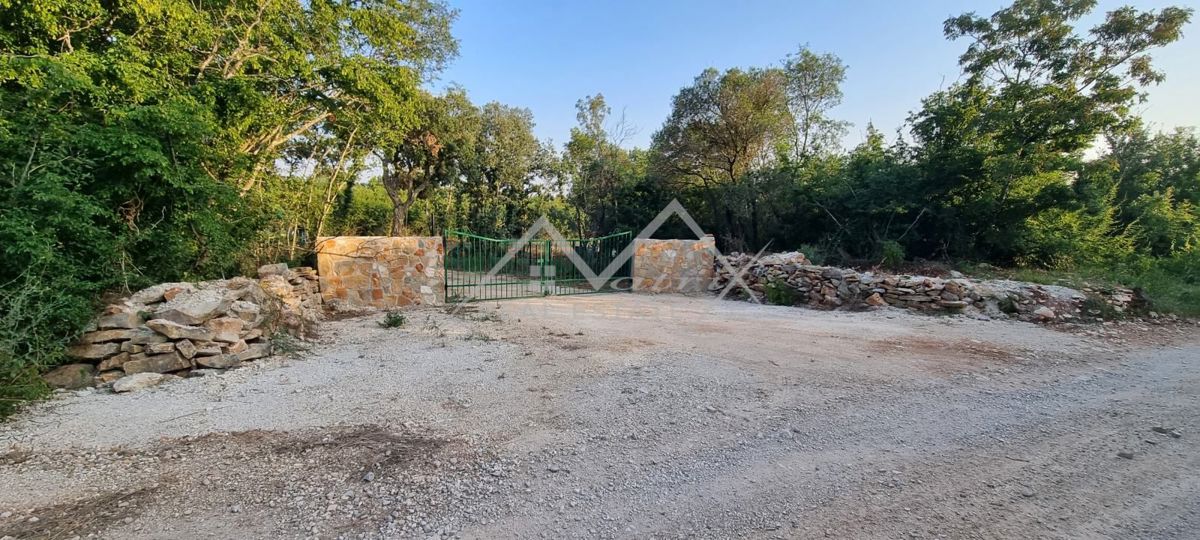 Območje Pulja, kmetijsko zemljišče na dobri lokaciji