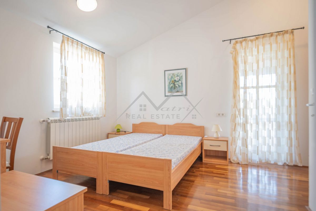 Marčana okolica, vila v istrskem slogu z bazenom, 7 km do morja