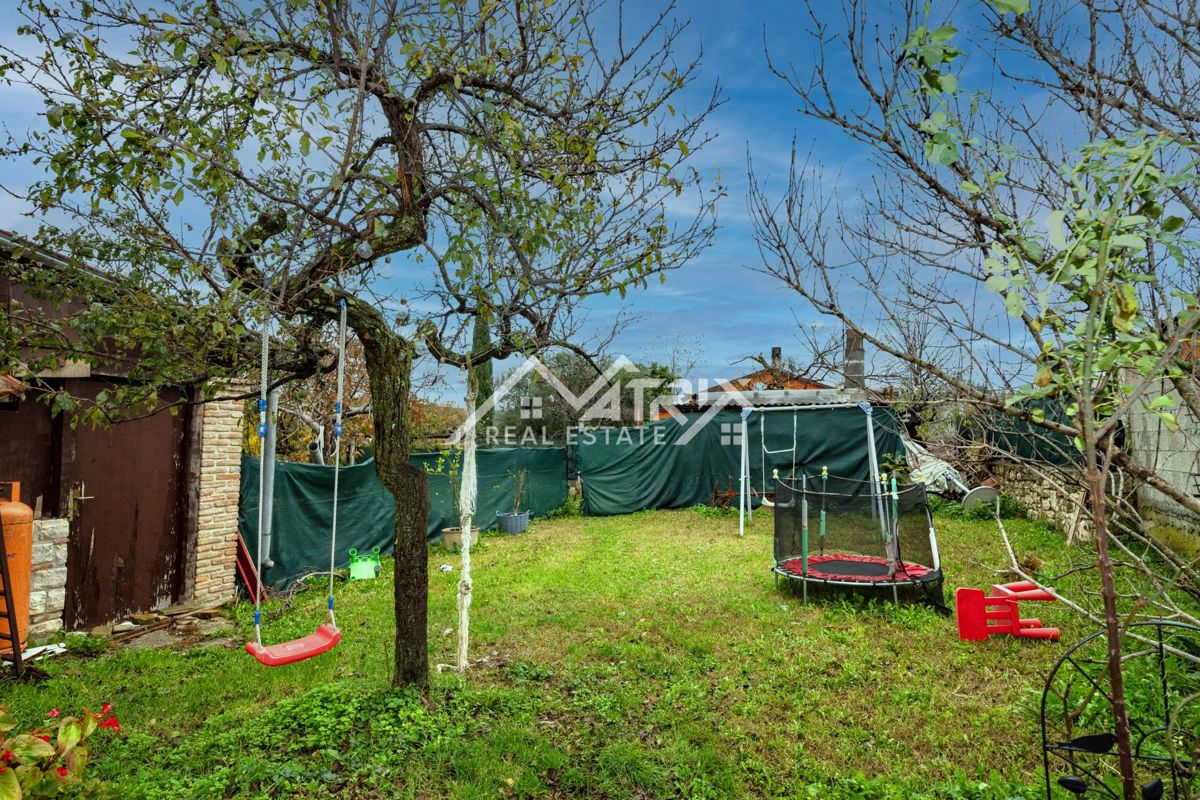 Brtonigla, velika hiša s poslovnimi prostori
