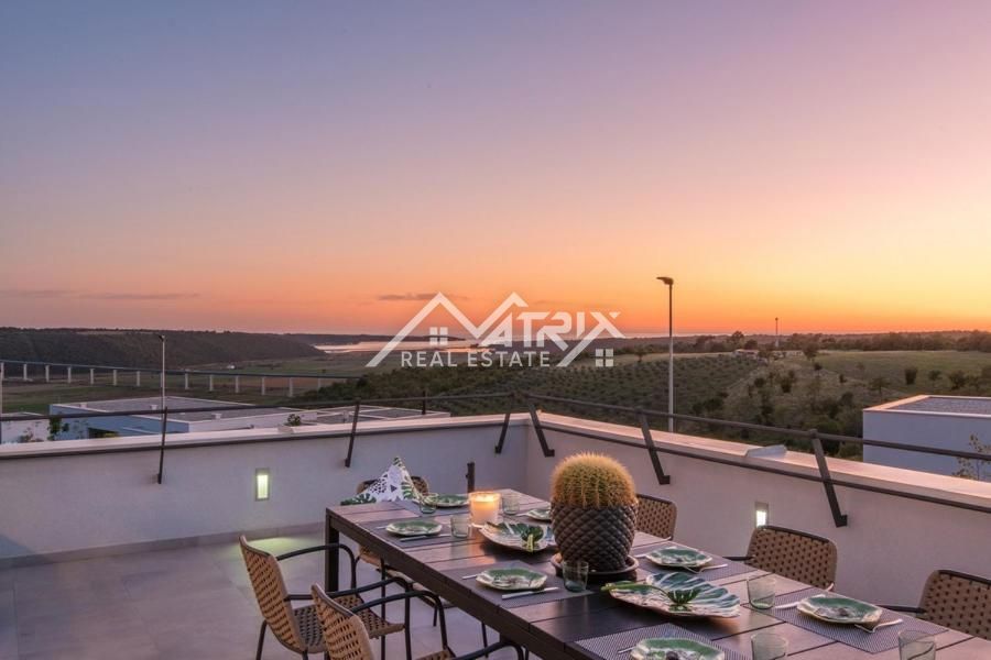 Novigrad, moderna vila s panoramskim razgledom na morje