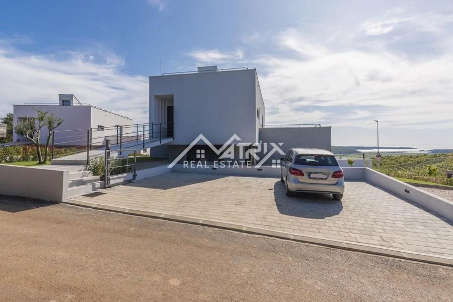 Novigrad, moderna vila s panoramskim razgledom na morje