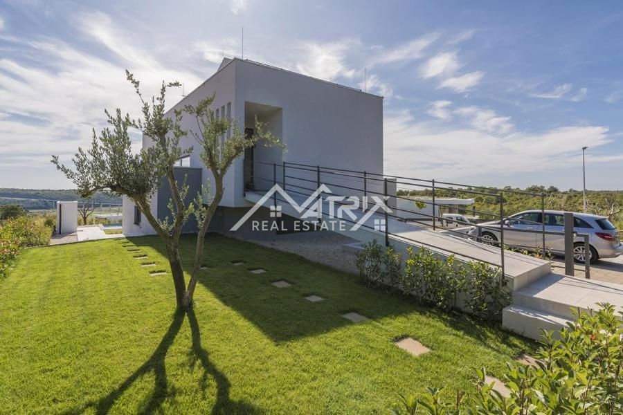 Novigrad, moderna vila s panoramskim razgledom na morje
