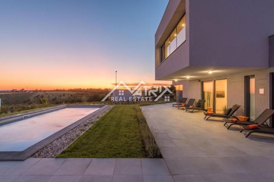 Novigrad, moderna vila s panoramskim razgledom na morje