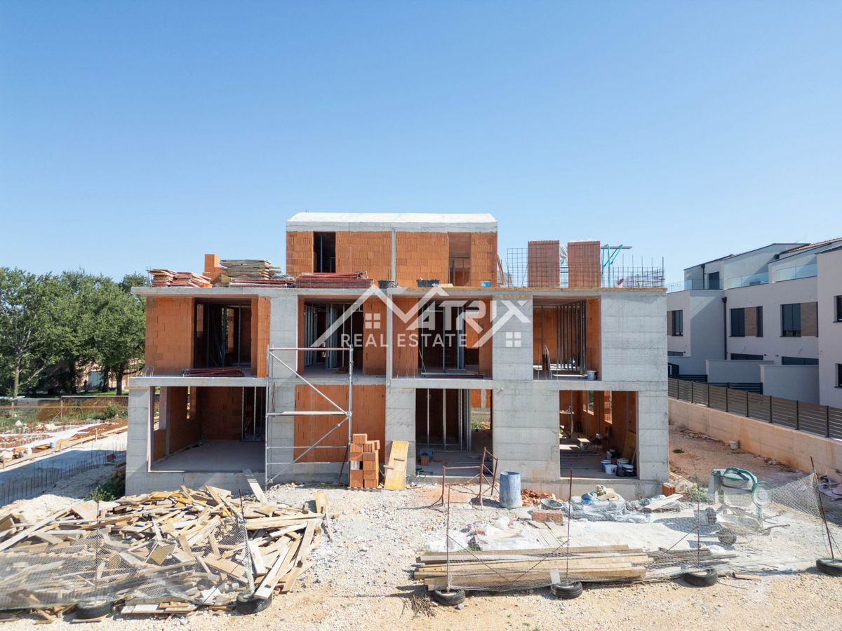 Poreč, družinska hiša s štirimi spalnicami 