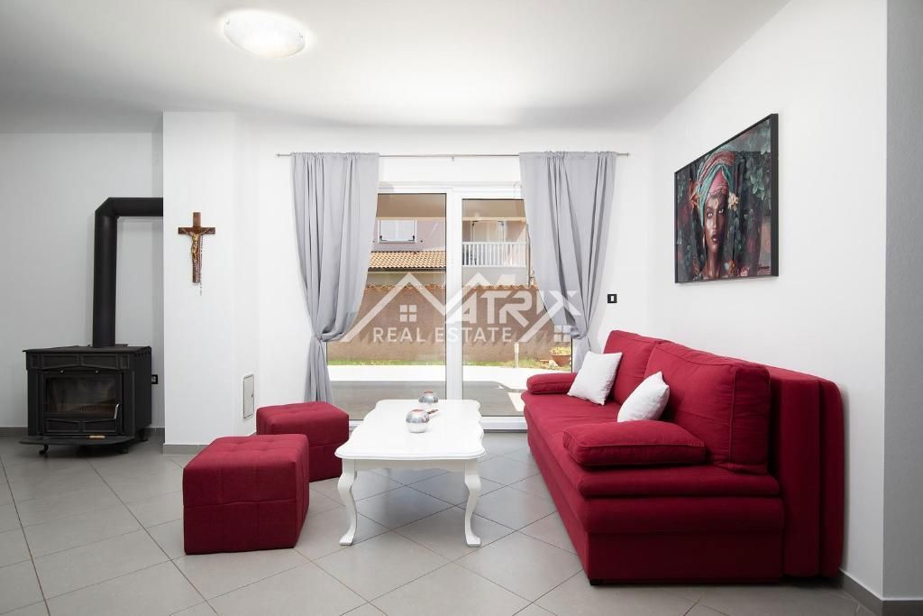 Okolica Pule, Hiša z bazenom v bližini morja in mesta