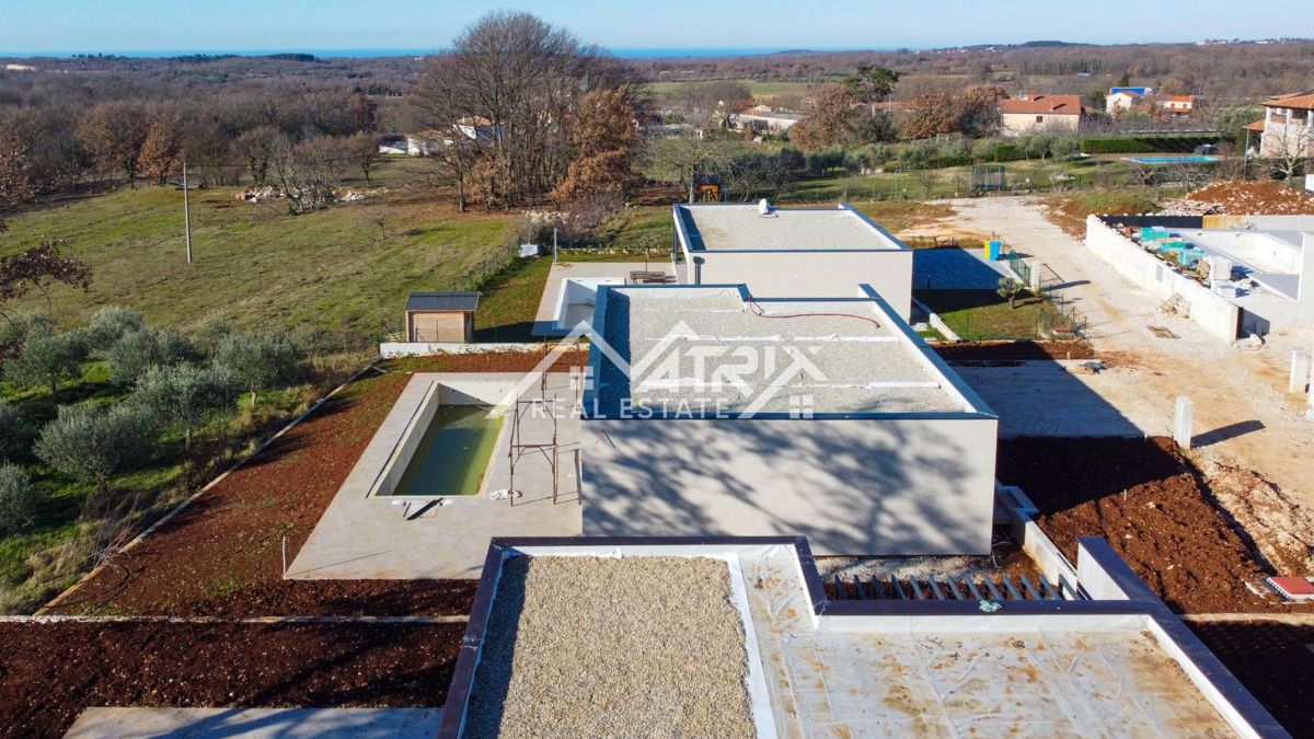 Poreč moderna hiša z ogrevanim bazenom in pogledom na naravo