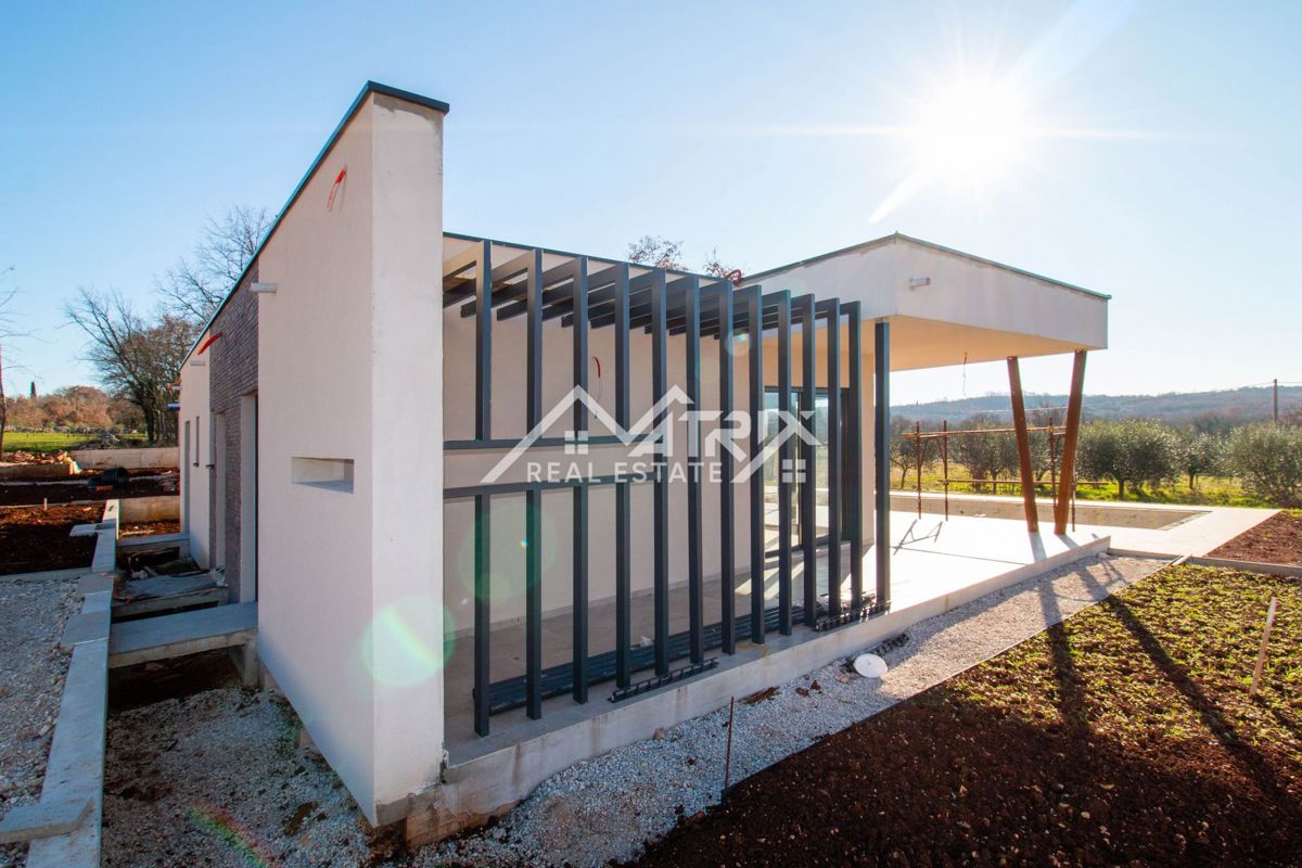 Poreč moderna hiša z ogrevanim bazenom in pogledom na naravo