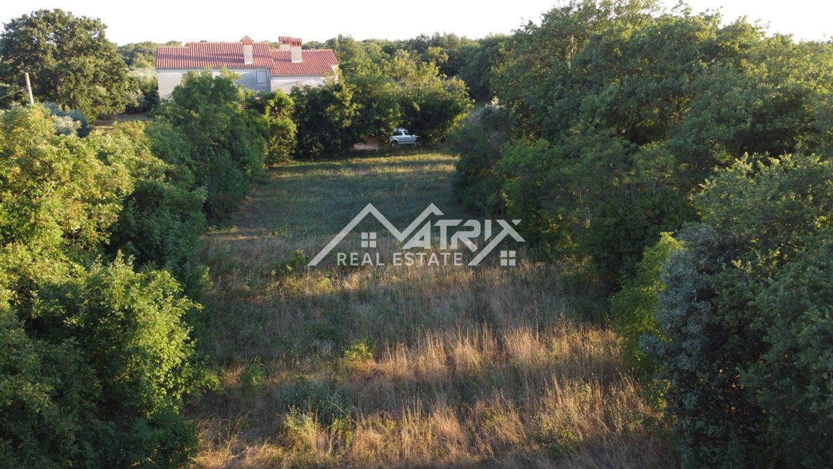 Kavran, privlačna gradbena parcela z razgledom na zaliv