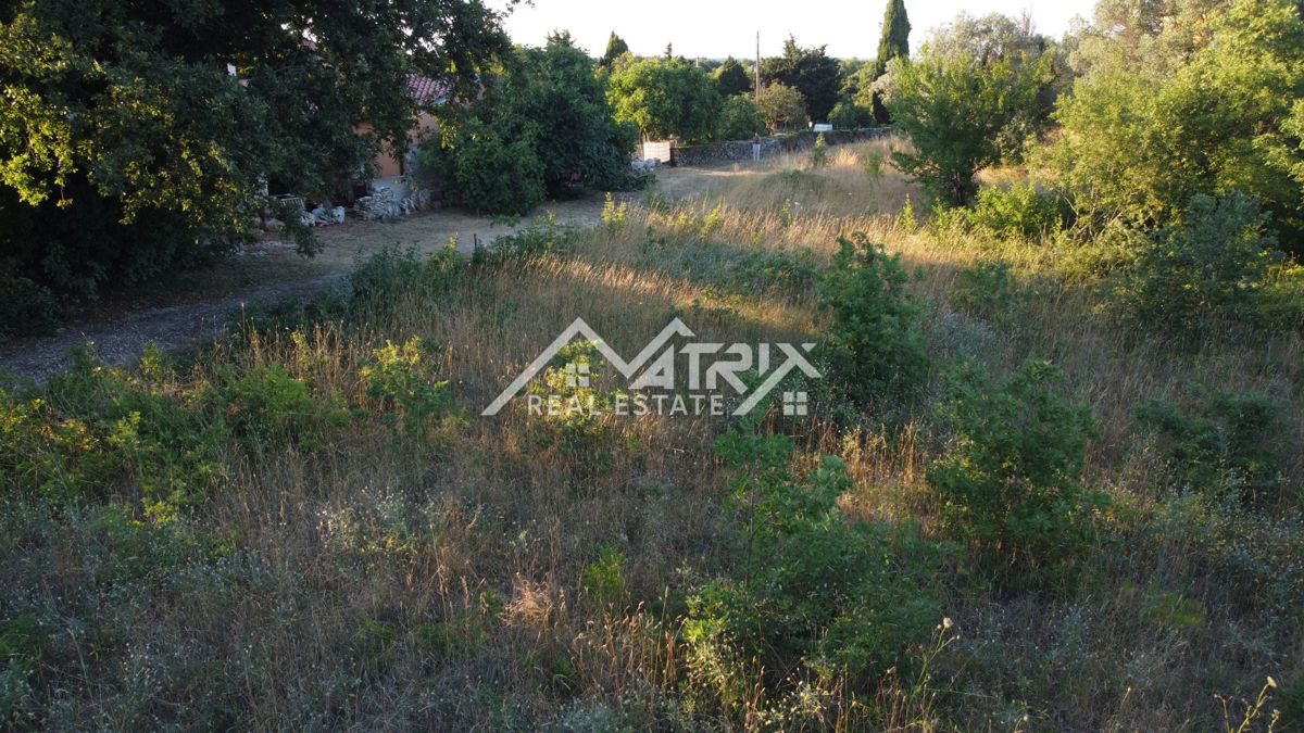 Kavran, privlačna gradbena parcela z razgledom na zaliv