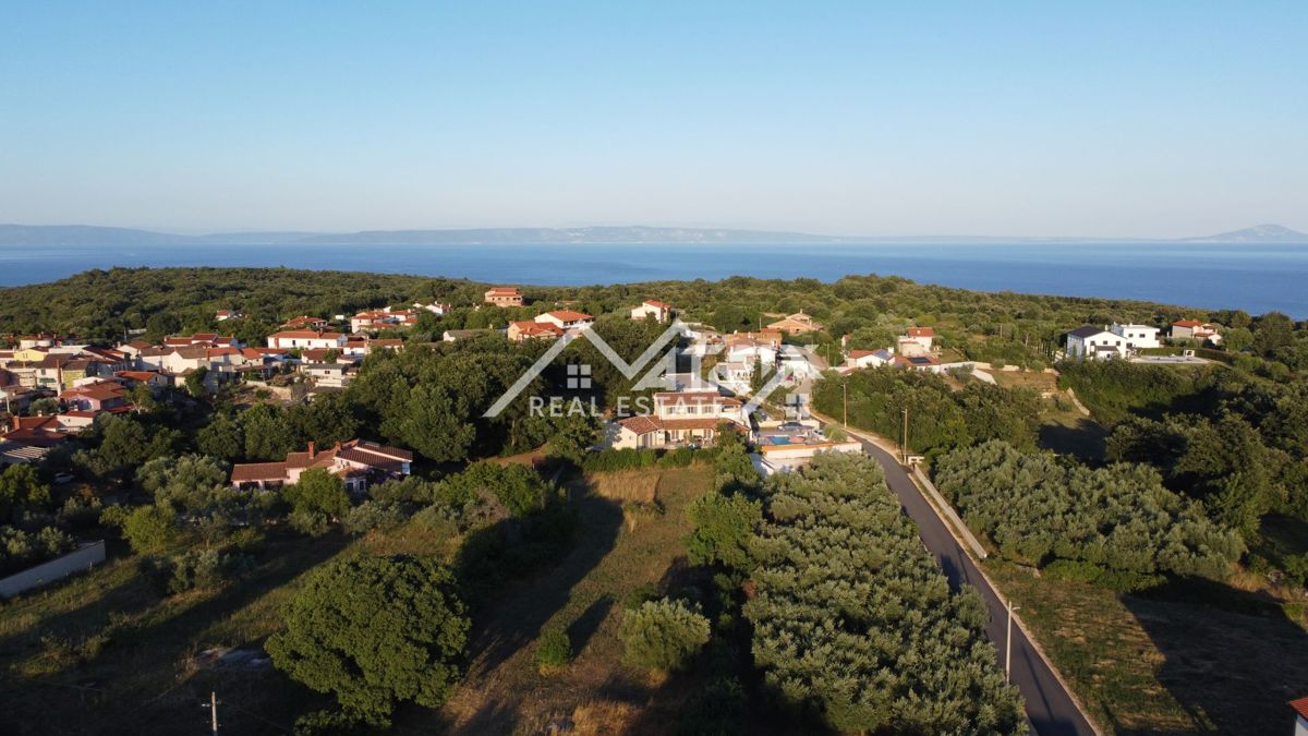 Kavran, privlačna gradbena parcela z razgledom na zaliv