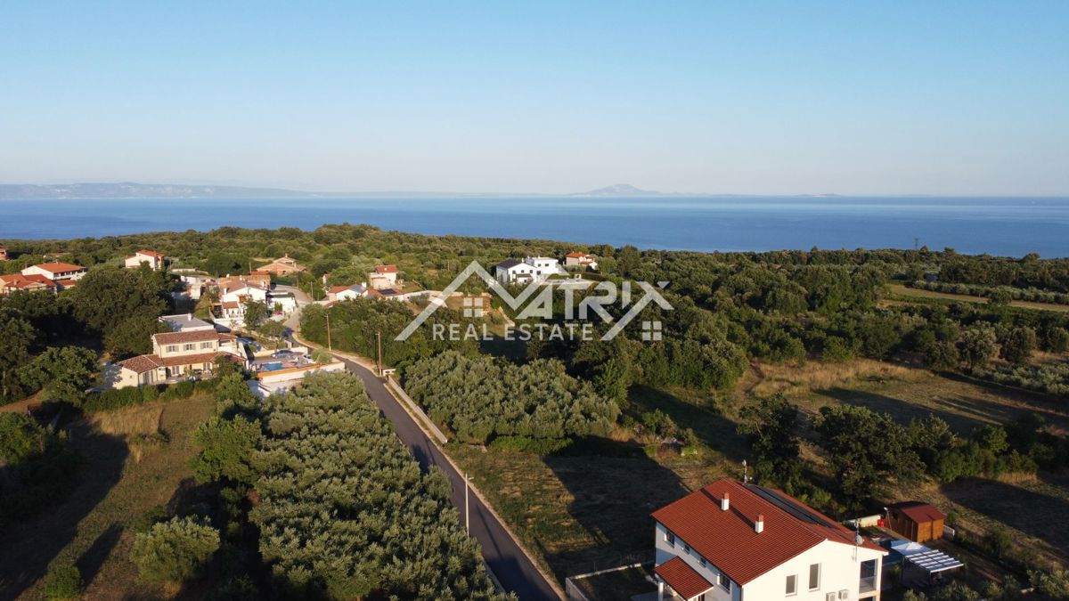Kavran, privlačna gradbena parcela z razgledom na zaliv