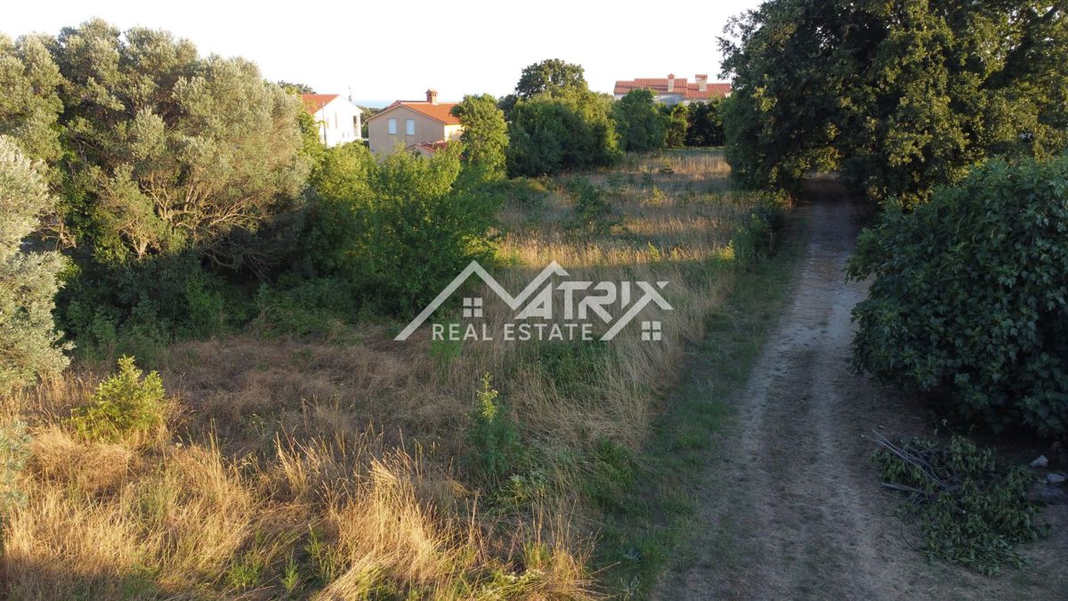 Kavran, privlačna gradbena parcela z razgledom na zaliv
