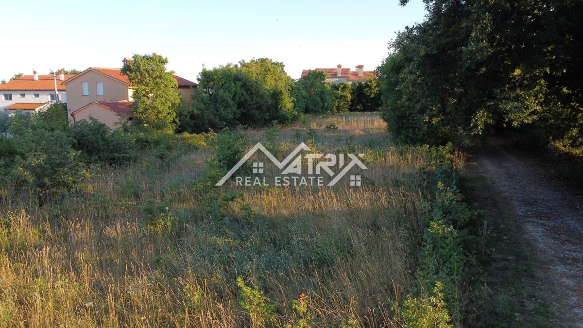 Kavran, privlačna gradbena parcela z razgledom na zaliv