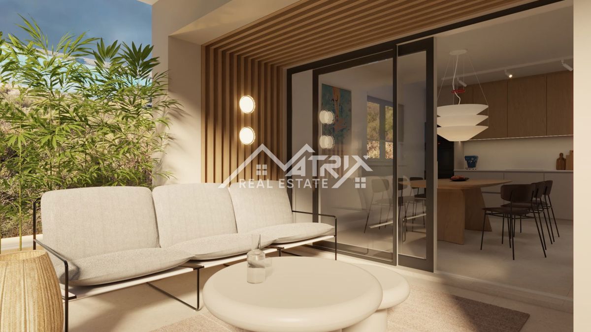 Medulin, stan v 1. nadstropju s teraso, prvi vrsti do morja