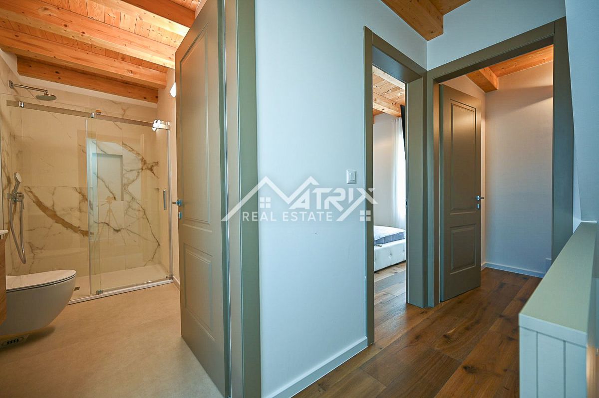 Novigrad okolica, popolnoma renovirana hiša s pogledom na morje