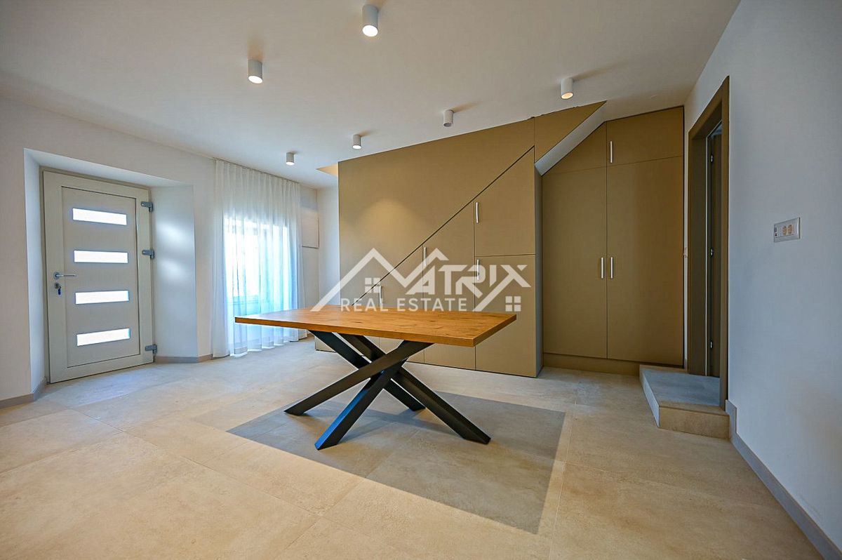 Novigrad okolica, popolnoma renovirana hiša s pogledom na morje