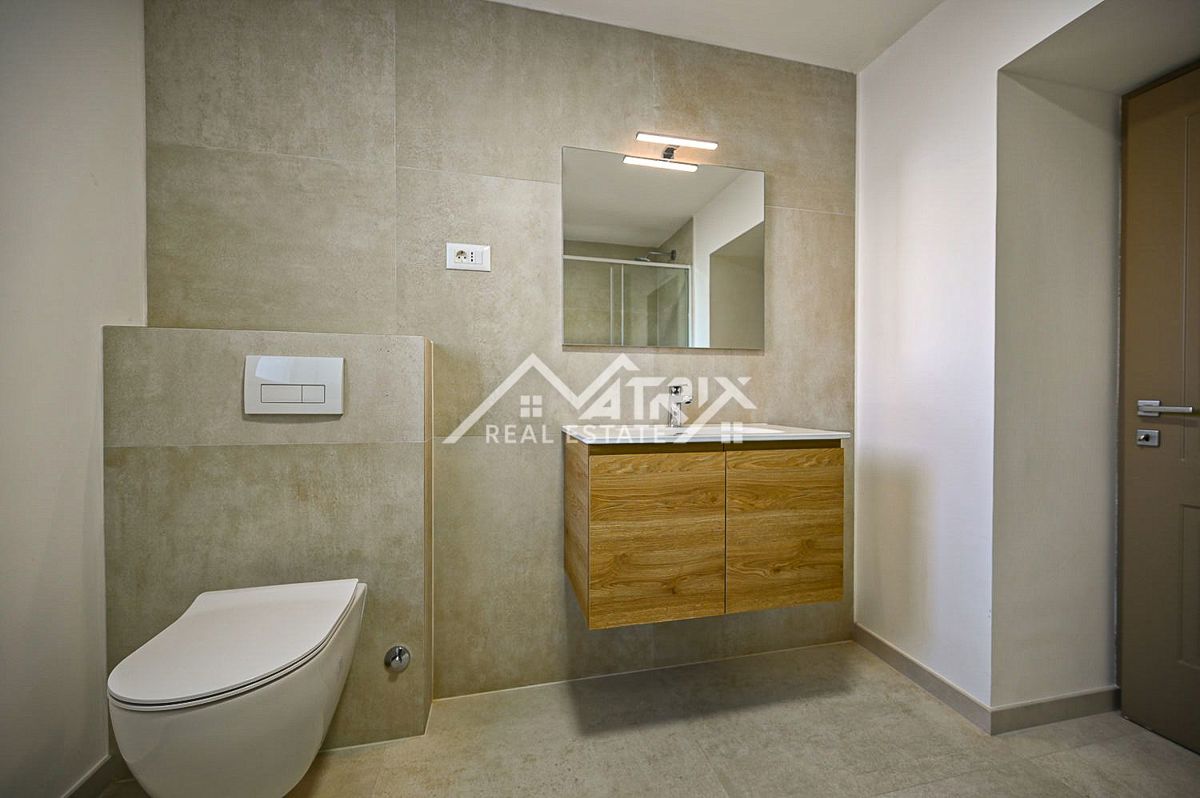 Novigrad okolica, popolnoma renovirana hiša s pogledom na morje