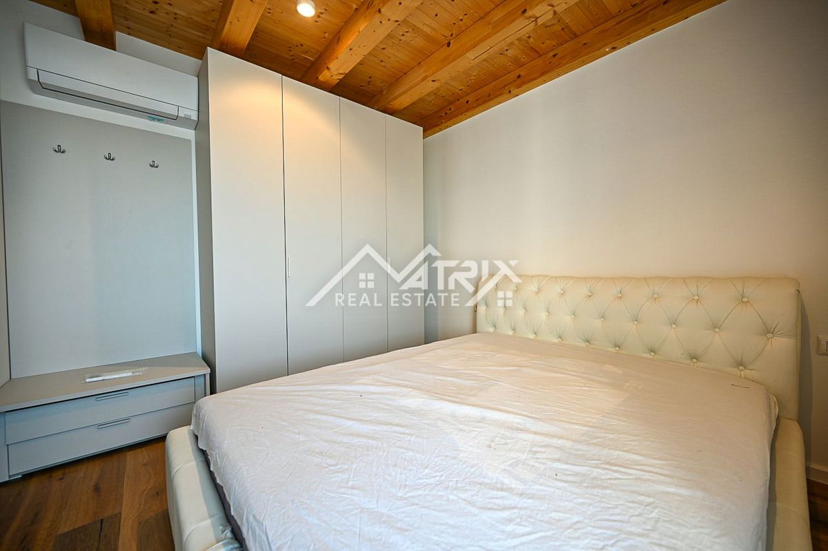 Novigrad okolica, popolnoma renovirana hiša s pogledom na morje