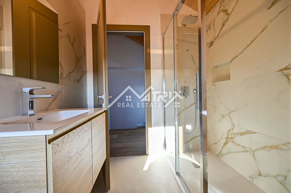 Novigrad okolica, popolnoma renovirana hiša s pogledom na morje