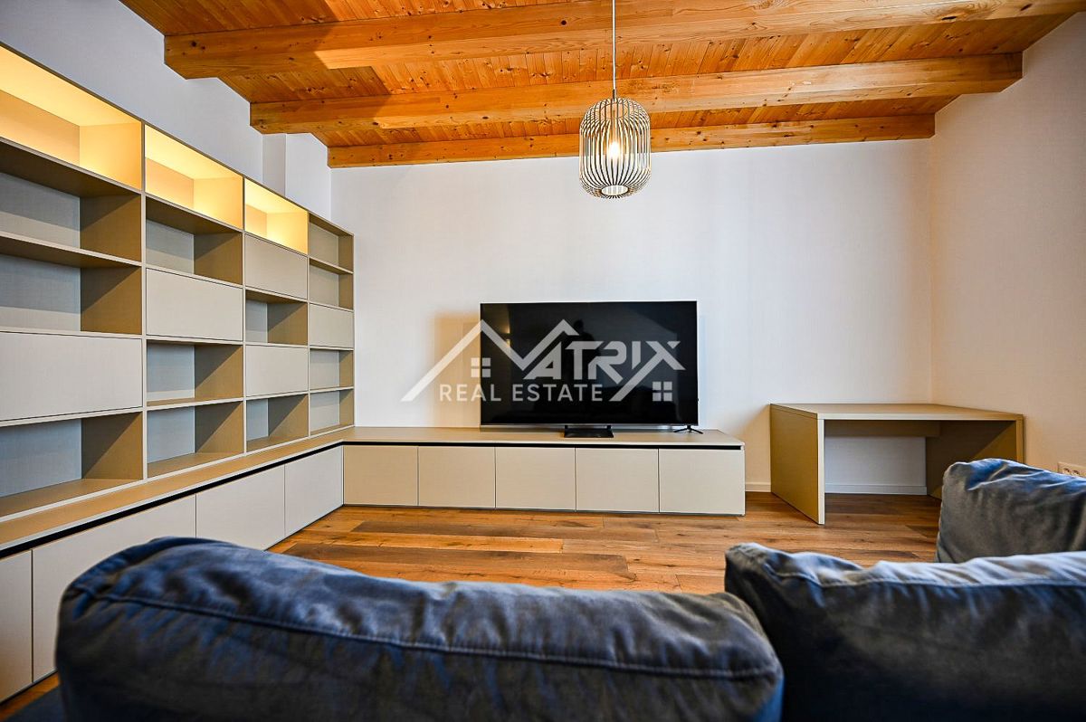 Novigrad okolica, popolnoma renovirana hiša s pogledom na morje