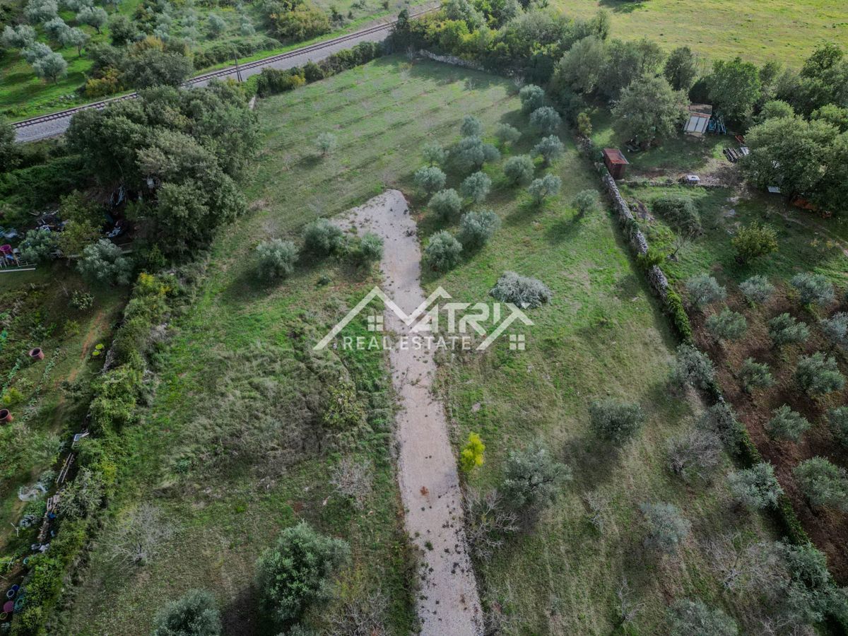 Vodnjan okolica, gradbena parcela 622 m² v mirnem delu Galižane