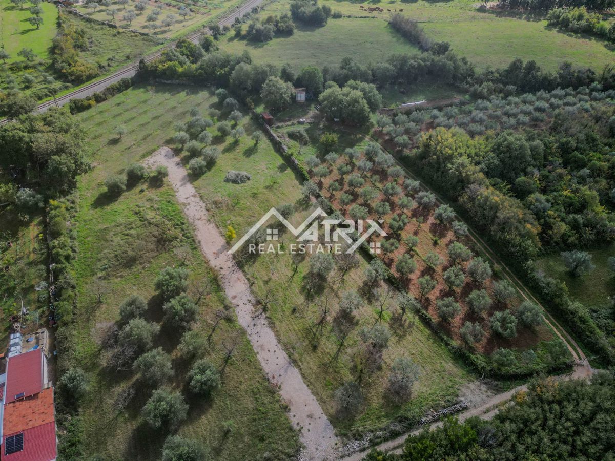 Vodnjan okolica, gradbena parcela 622 m² v mirnem delu Galižane