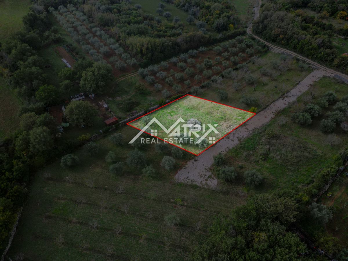 Vodnjan okolica, gradbena parcela 622 m² v mirnem delu Galižane