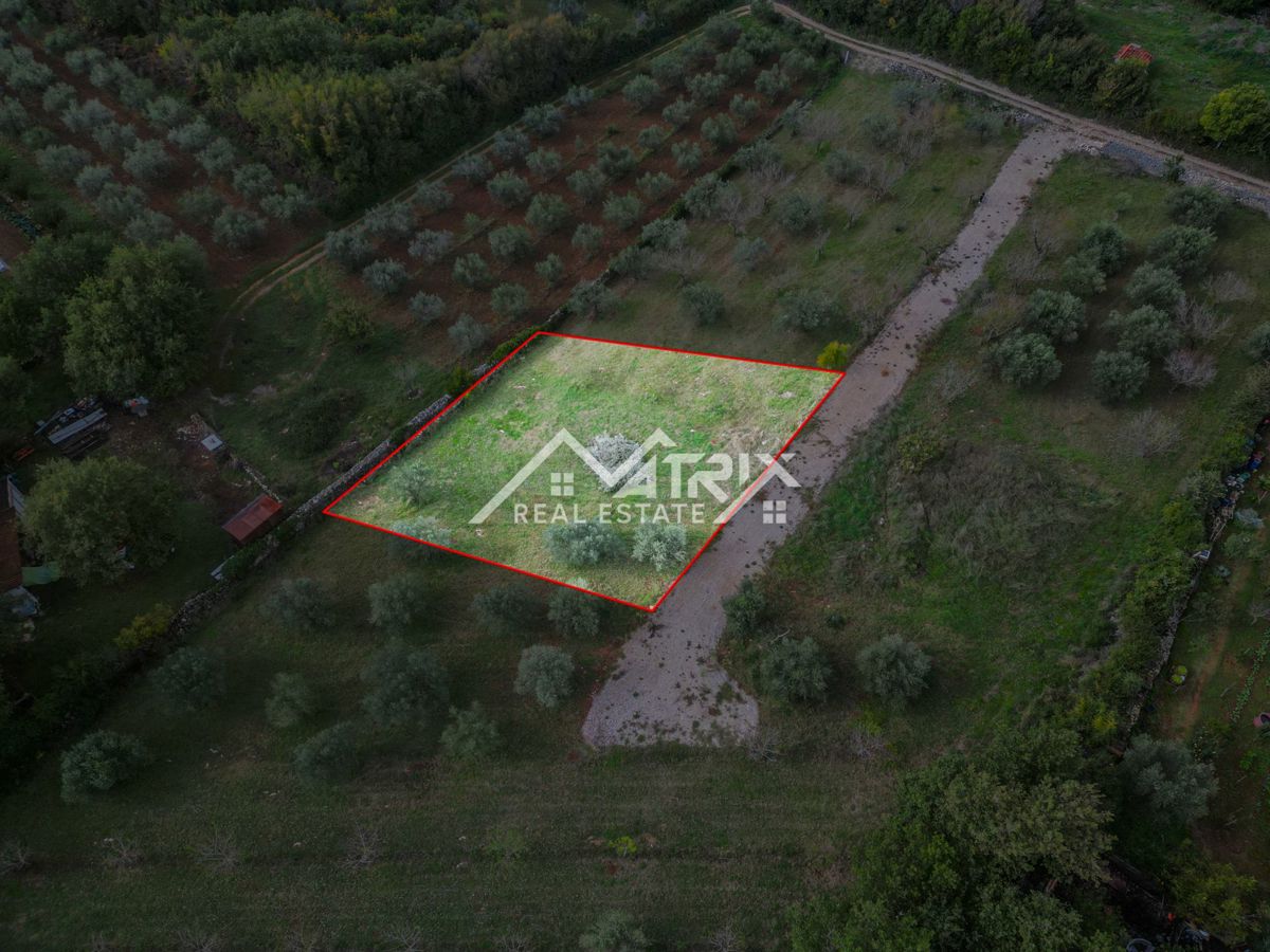 Vodnjan okolica, gradbena parcela 622 m² v mirnem delu Galižane