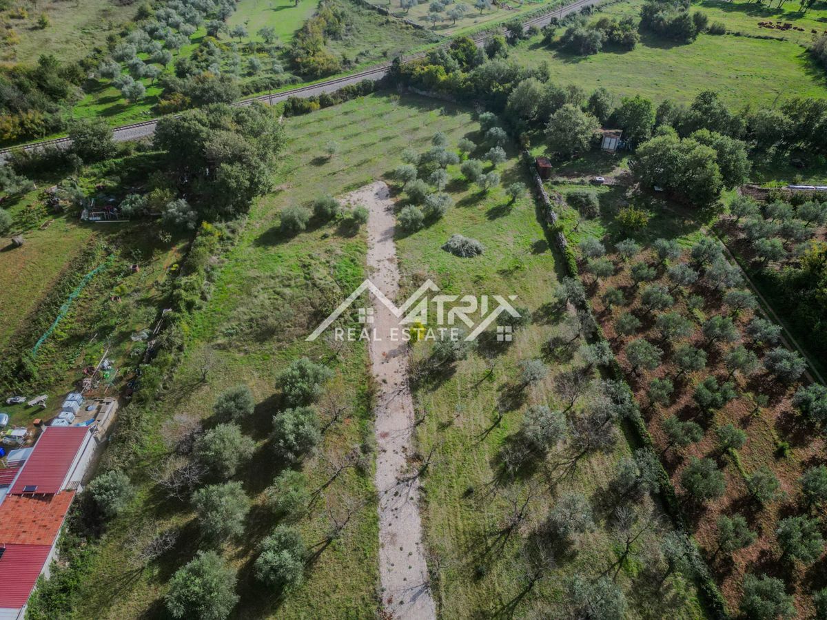 Vodnjan okolica, gradbena parcela 622 m² v mirnem delu Galižane