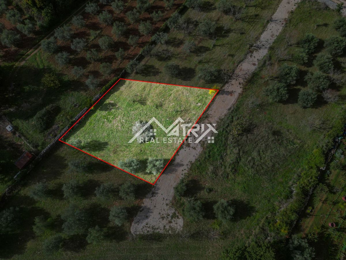 Vodnjan okolica, gradbena parcela 622 m² v mirnem delu Galižane