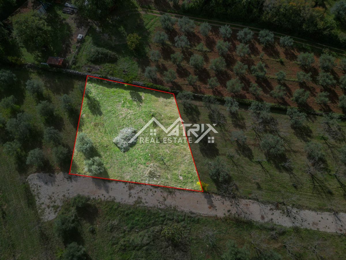 Vodnjan okolica, gradbena parcela 622 m² v mirnem delu Galižane