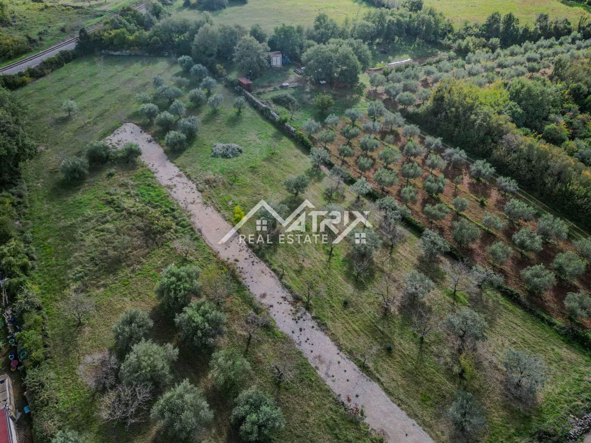 Vodnjan okolica, gradbena parcela 622 m² v mirnem delu Galižane