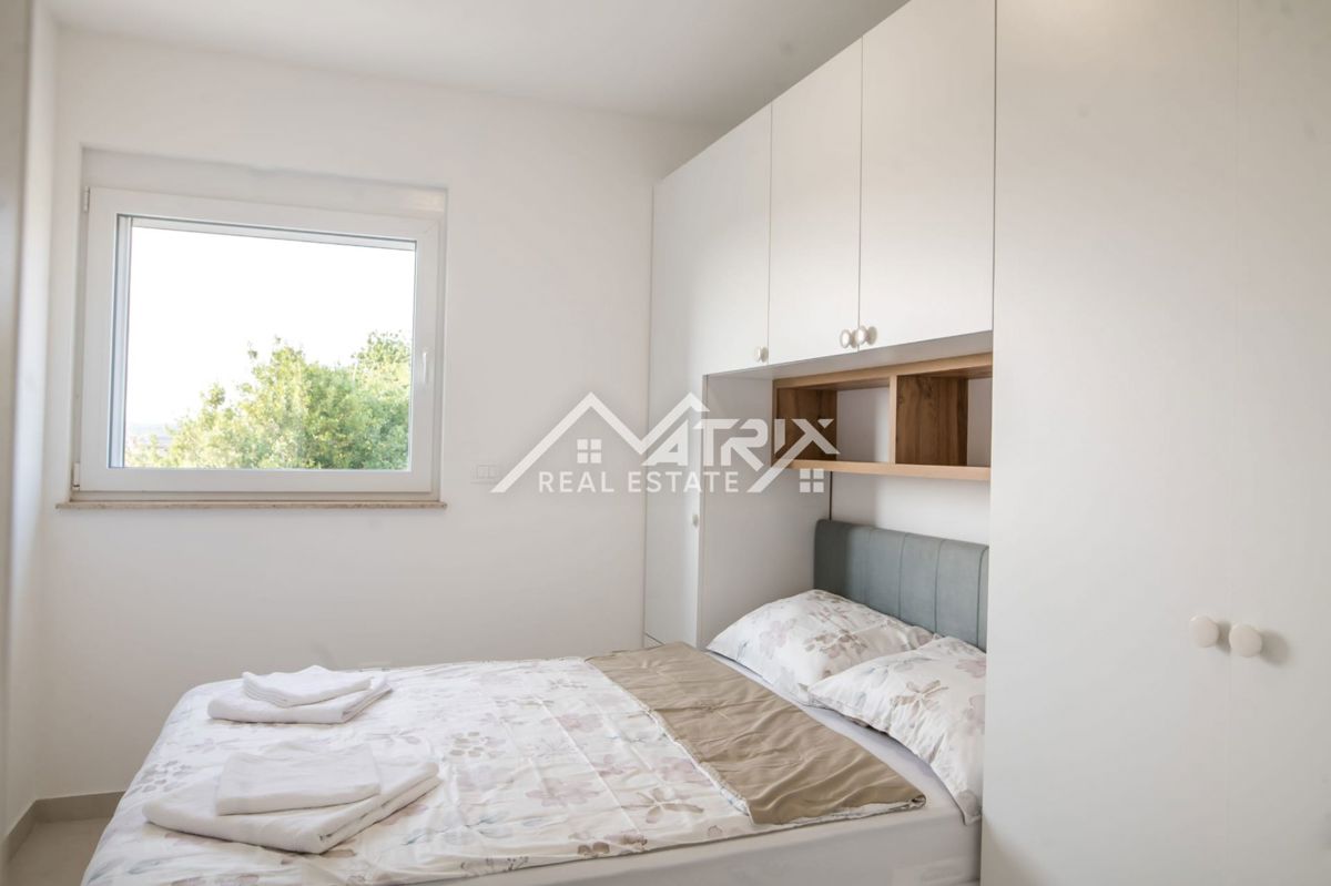 Umag, Moderno opremljena vila z bazenom in pogledom na morje