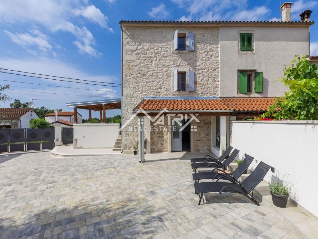 Poreč okolica, vrstna kamnita hiša z jacuzzijem