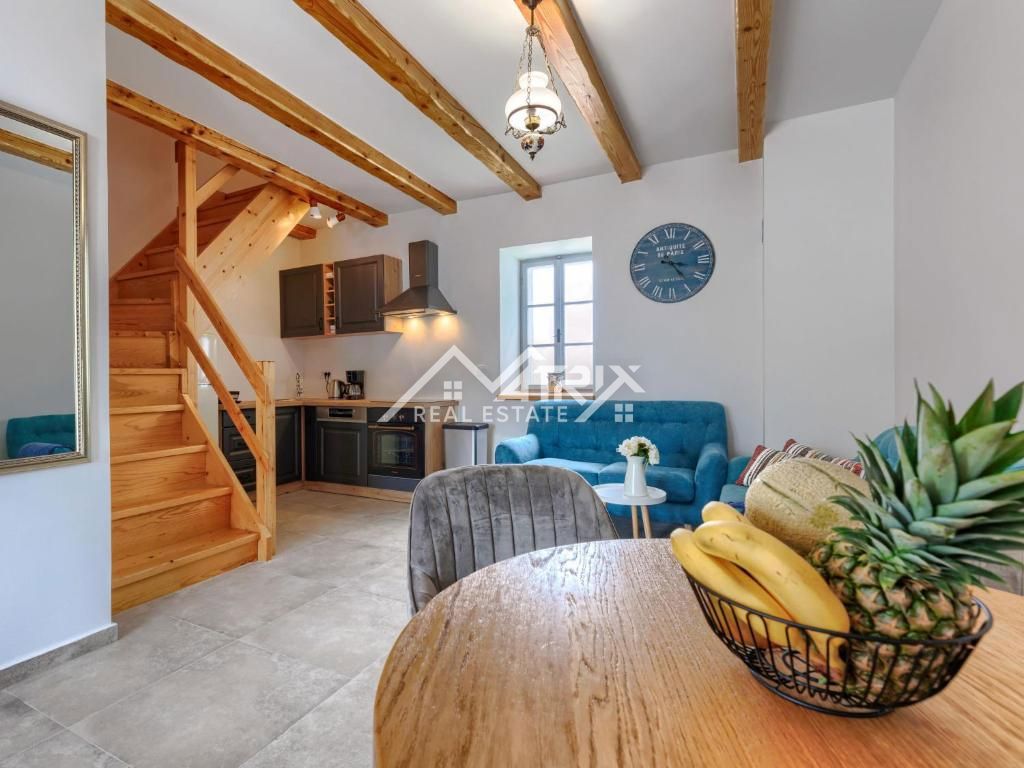 Poreč okolica, vrstna kamnita hiša z jacuzzijem