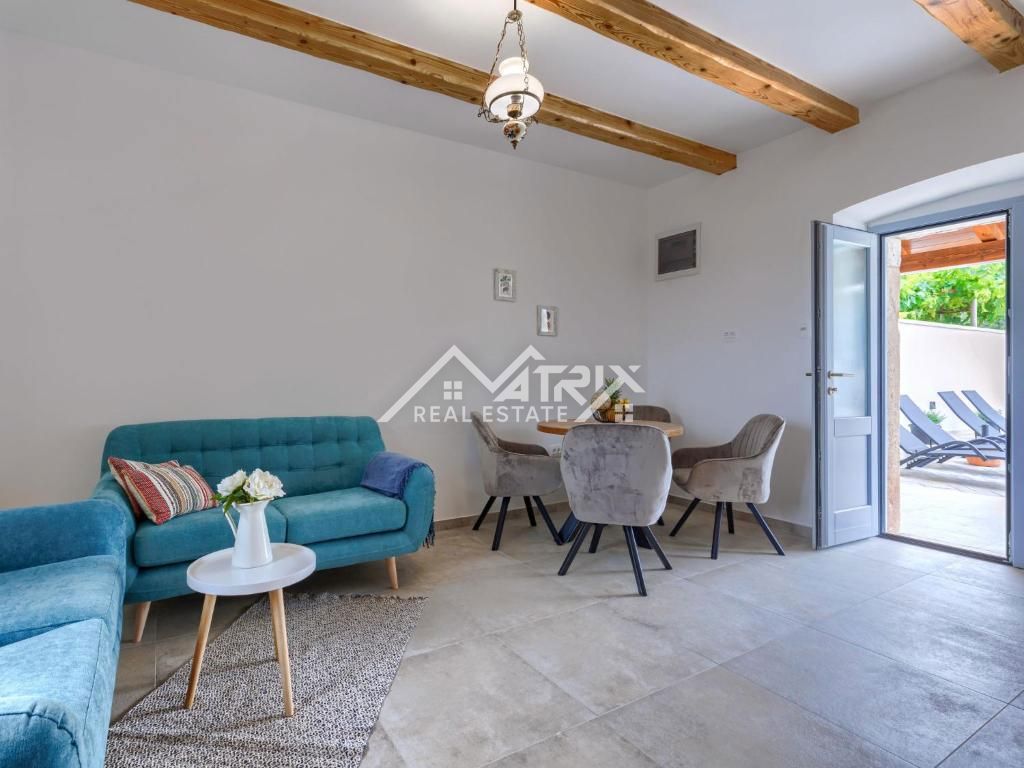 Poreč okolica, vrstna kamnita hiša z jacuzzijem