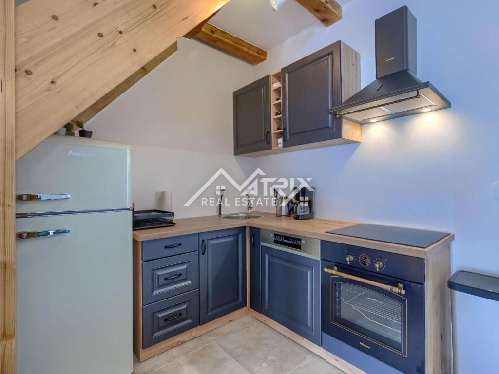 Poreč okolica, vrstna kamnita hiša z jacuzzijem