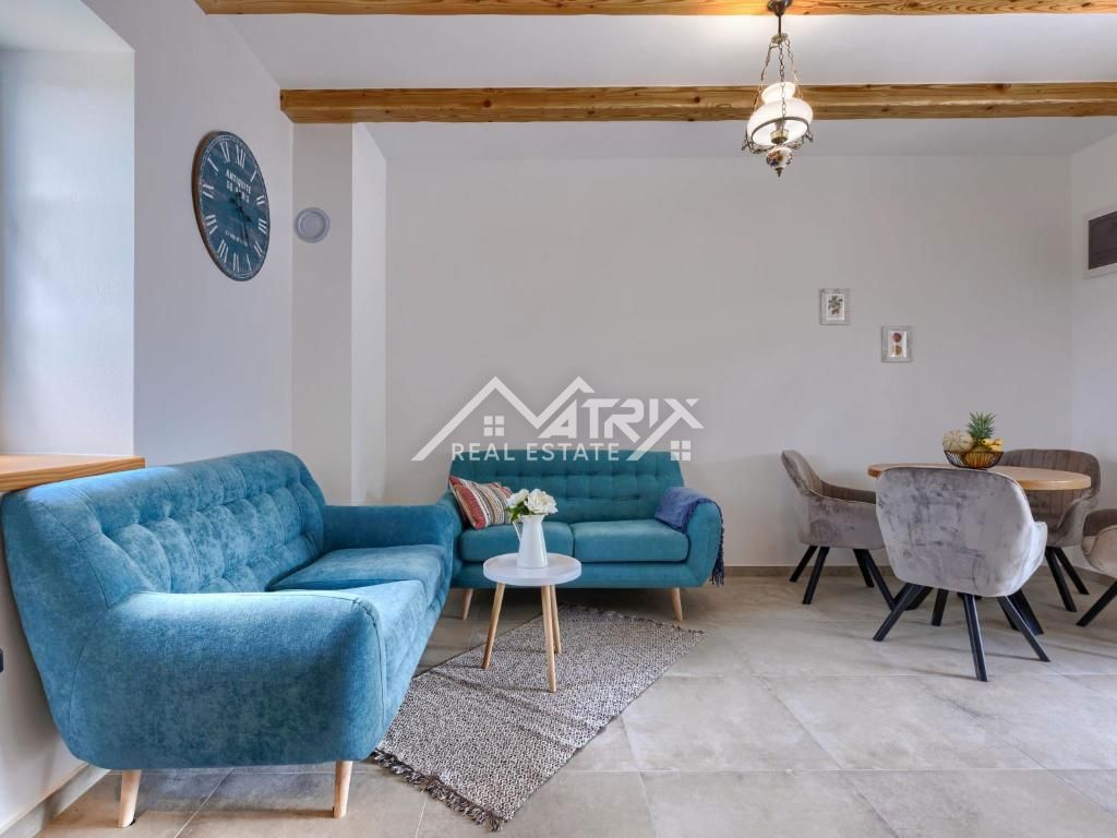 Poreč okolica, vrstna kamnita hiša z jacuzzijem