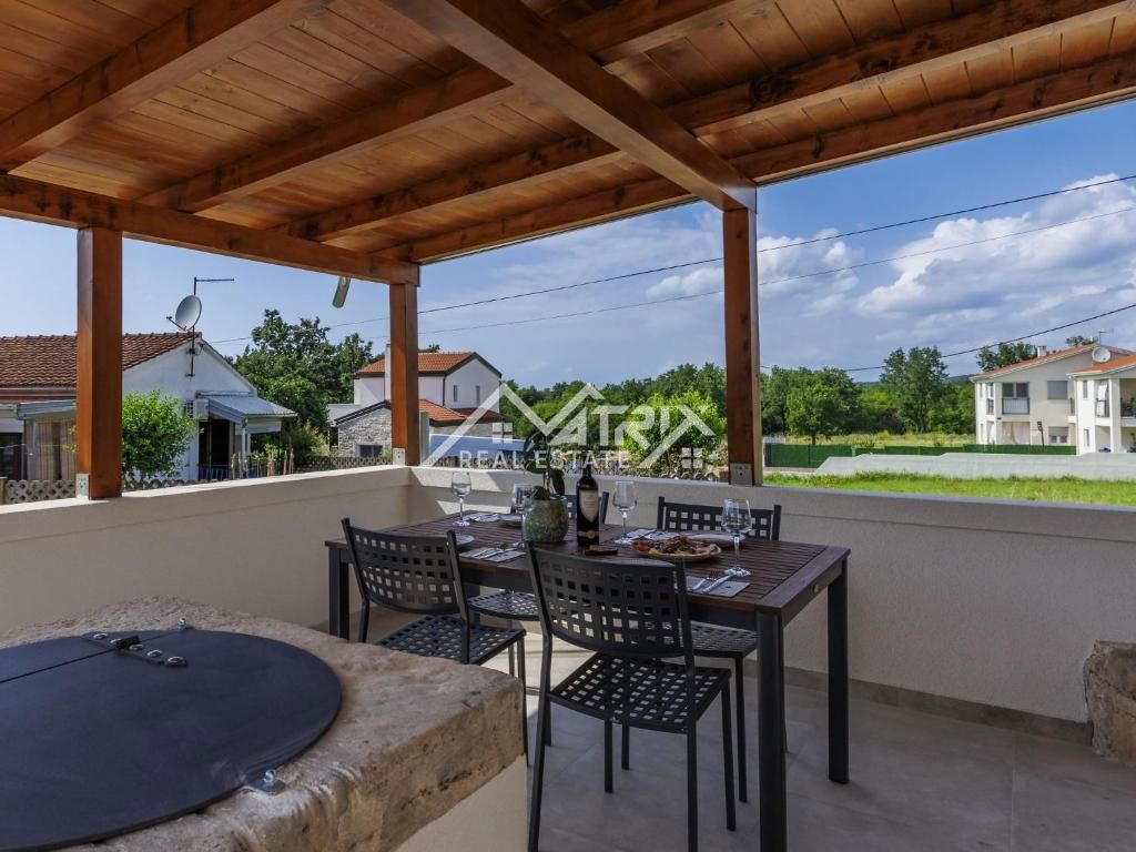 Poreč okolica, vrstna kamnita hiša z jacuzzijem