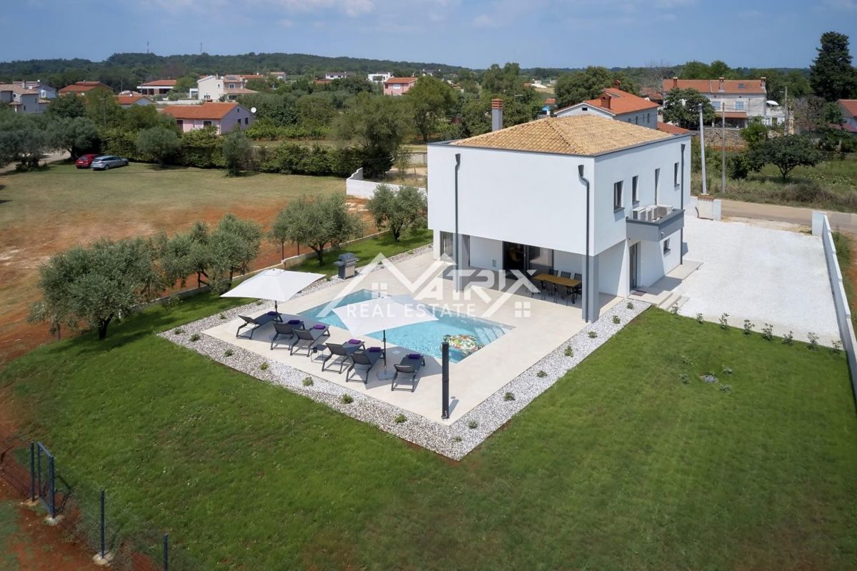 Območje Pule, dvonadstropna vila z bazenom in teraso